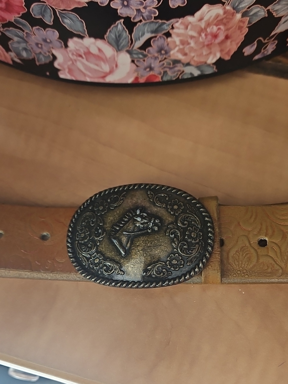 Vintage Tan Leather Belt with Ornate Brass-Toned Horse Buckle 28-34 Waist